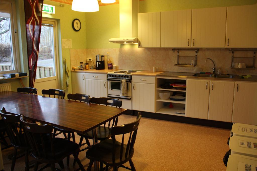 Haellefors Vandrarhem-Hostel & Kanotcenter Экстерьер фото