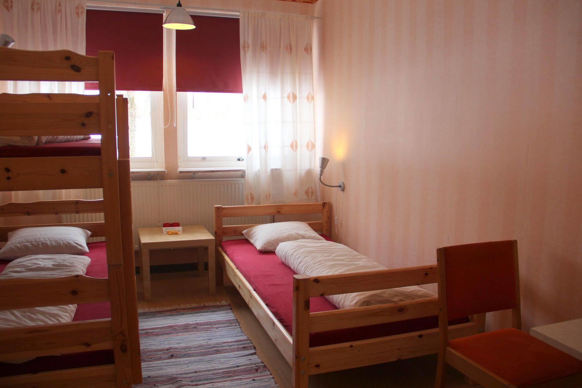 Haellefors Vandrarhem-Hostel & Kanotcenter Экстерьер фото