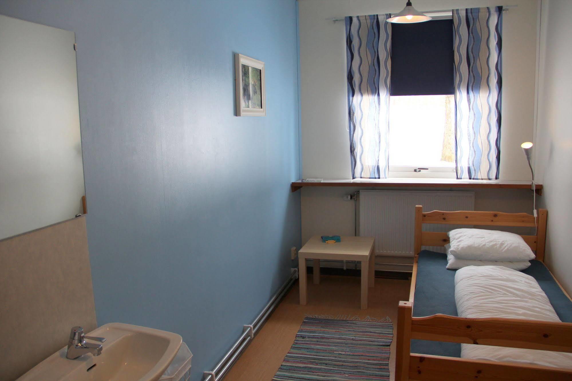 Haellefors Vandrarhem-Hostel & Kanotcenter Экстерьер фото
