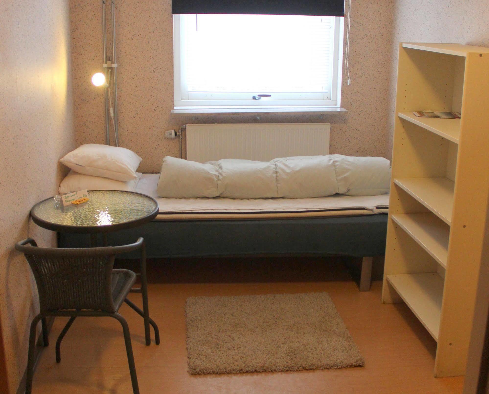 Haellefors Vandrarhem-Hostel & Kanotcenter Экстерьер фото