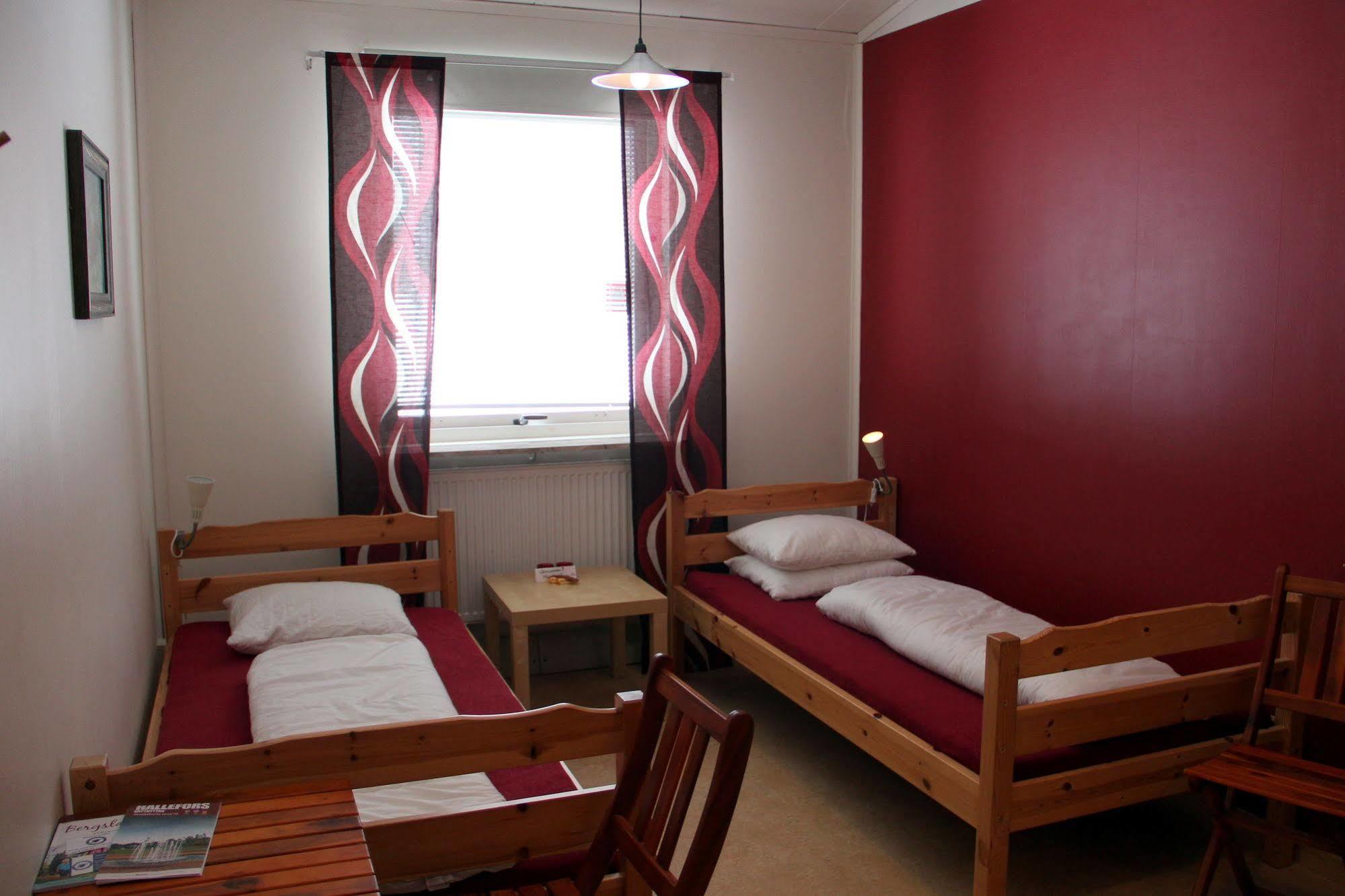 Haellefors Vandrarhem-Hostel & Kanotcenter Экстерьер фото
