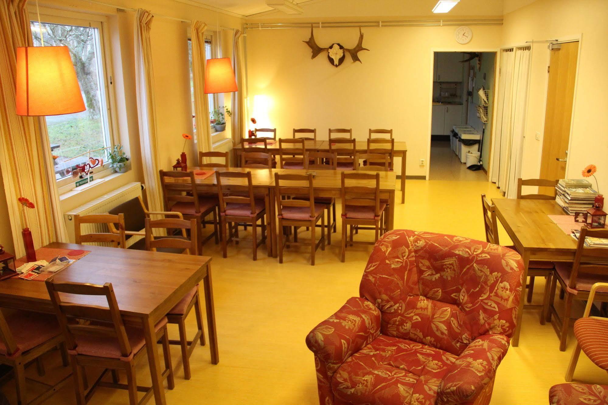Haellefors Vandrarhem-Hostel & Kanotcenter Экстерьер фото